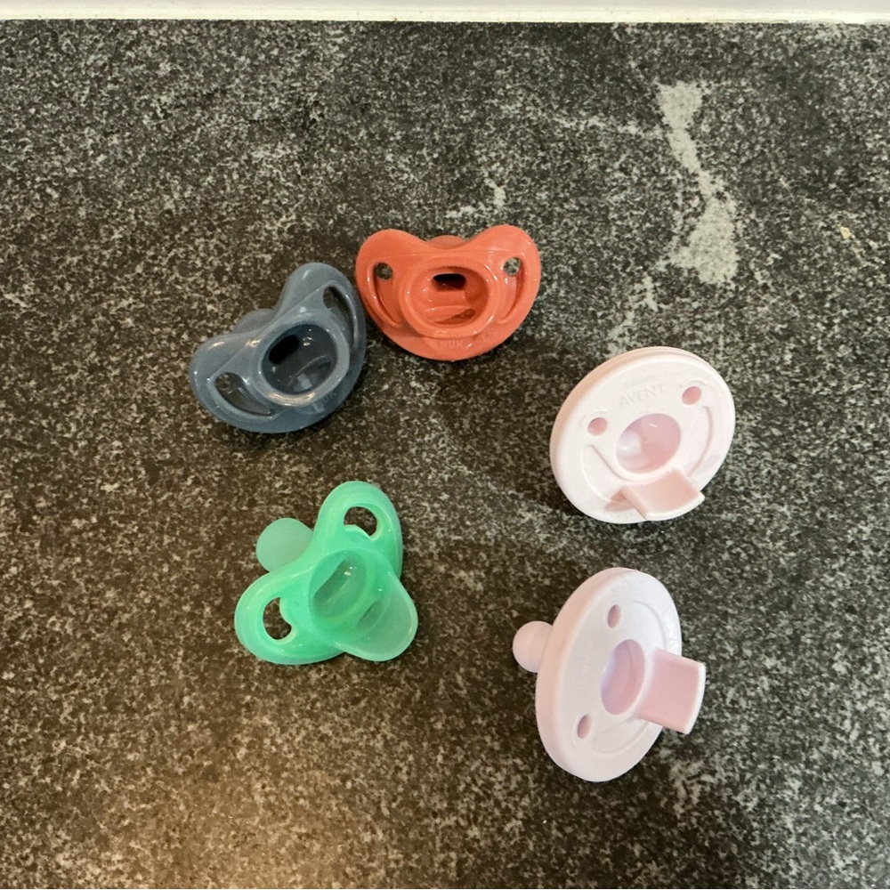 Five Like New Pacifiers - Picture 3 of 3